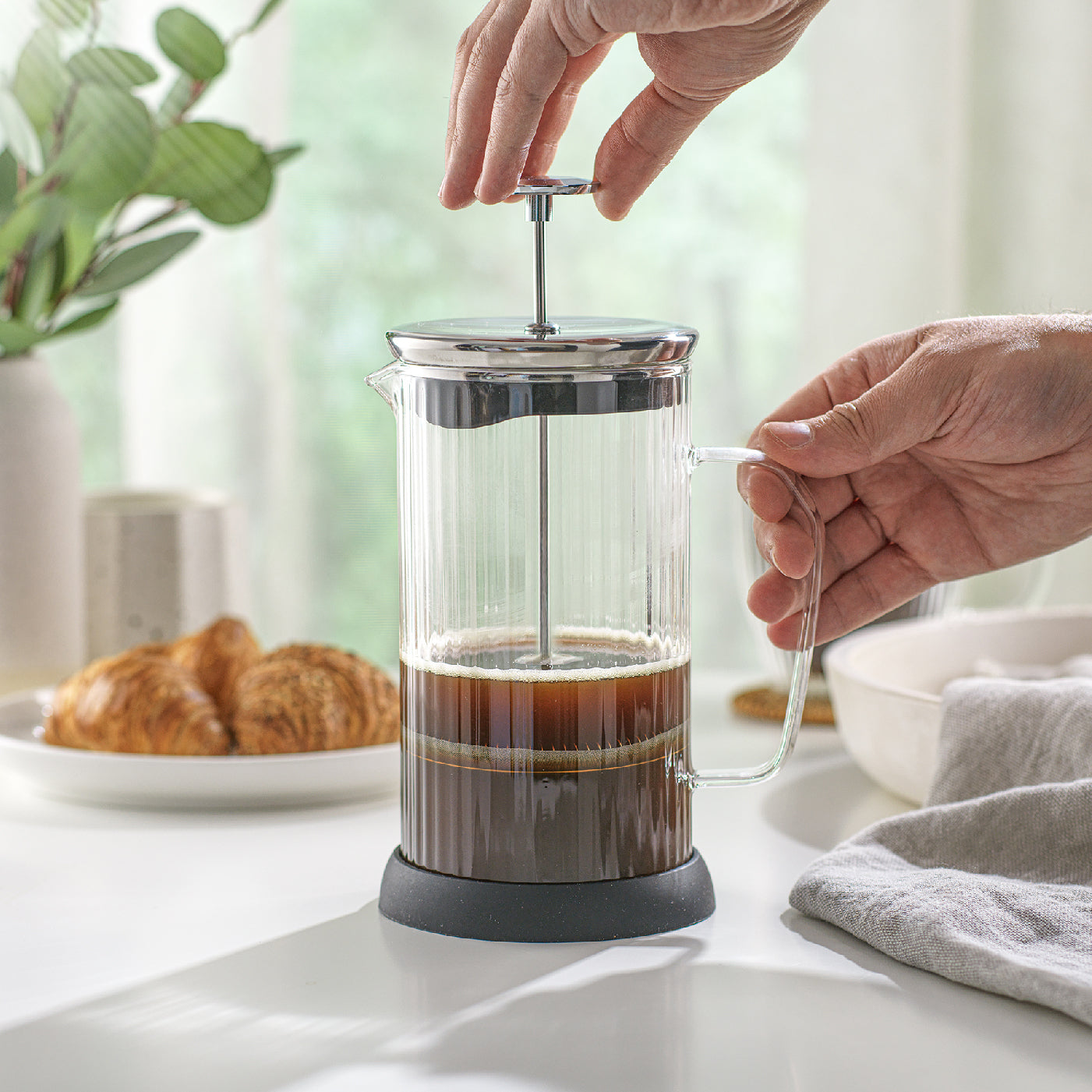 JoyJolt Fluted French Press & Matching Mugs Set